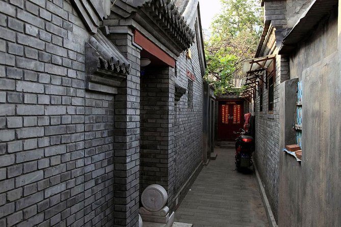 Beijing Old Hutongs Tour by Rickshaw - The possible silk-factory stop