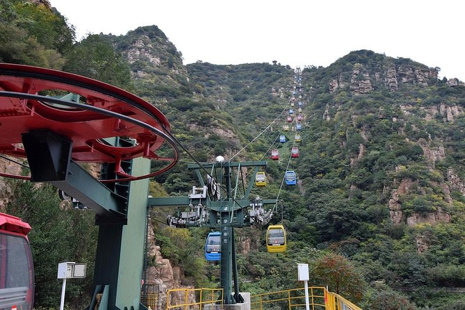 Beijing Private Tour to Shilinxia Cantilever Viewing Platform with Cable Car ride - Riding the cable car above the rock formations