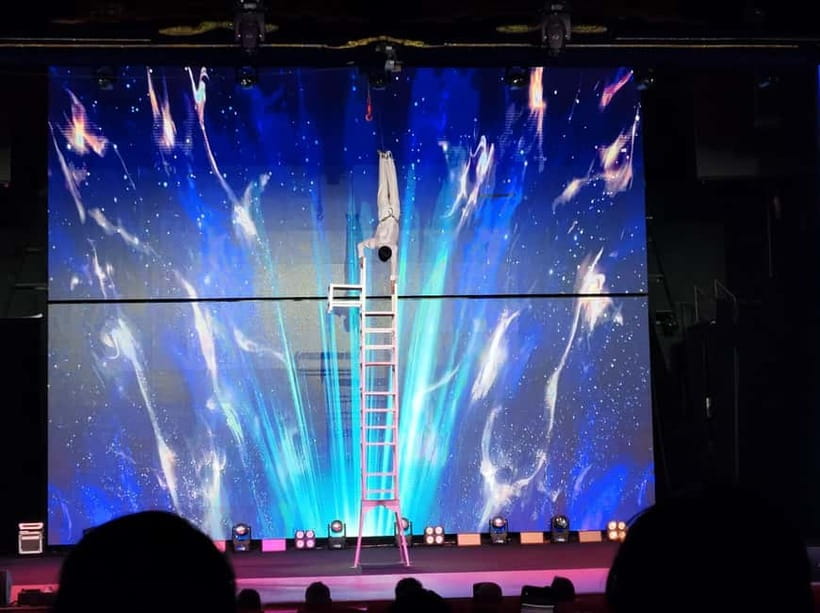 Beijing: Qinle Palace Acrobatics Show Ticket - Globe motorcycles and the highest-risk moments