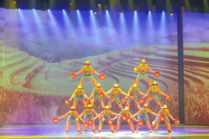 Beijing Red theatre Acrobatics Show Ticket - Why Chinese acrobatics works so well on a Beijing evening