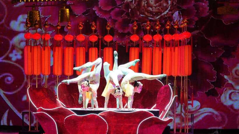 Beijing: Red Theatre Acrobatics Show Ticket-Local Must-See - Why the group acts are the main attraction