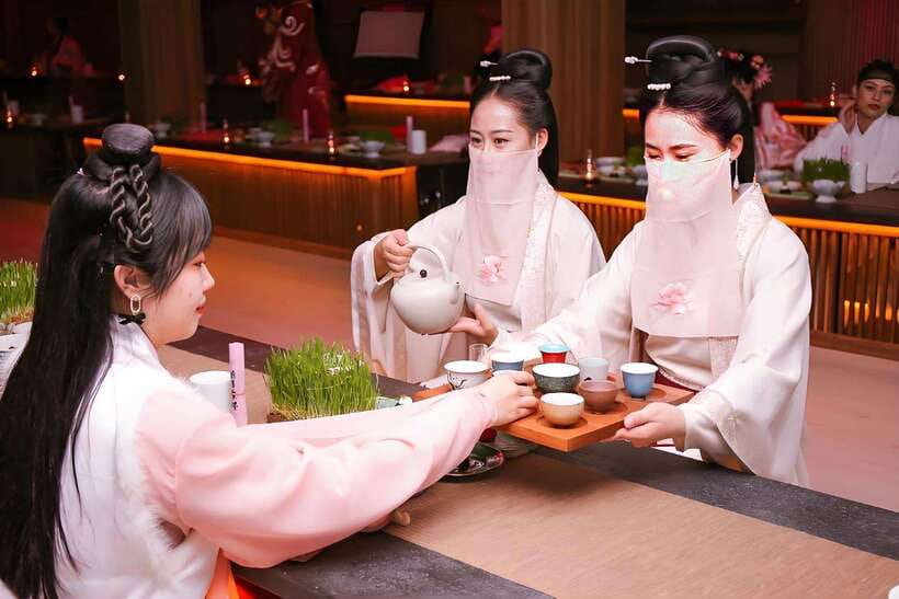 Beijing Royal Dinning Experience with cultural performance - Getting there without losing the opening scene