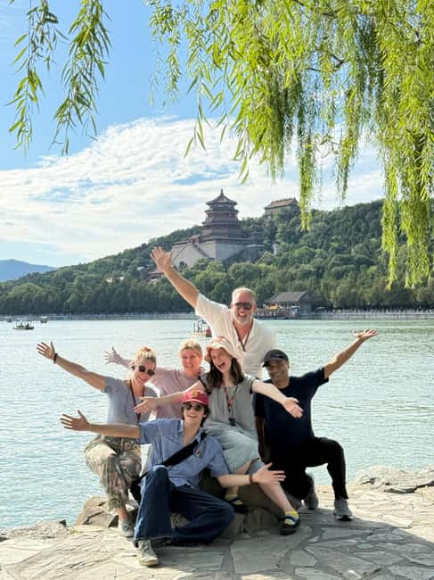 Beijing: Summer Palace 3 Hours Guided Tour with Entry Ticket - Meeting at Xiyuan Station and entering the palace