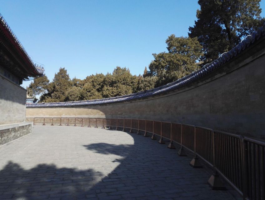 Beijing: Temple of Heaven, Panda House & Summer Palace Tour - Pearl Market and the art of bargaining