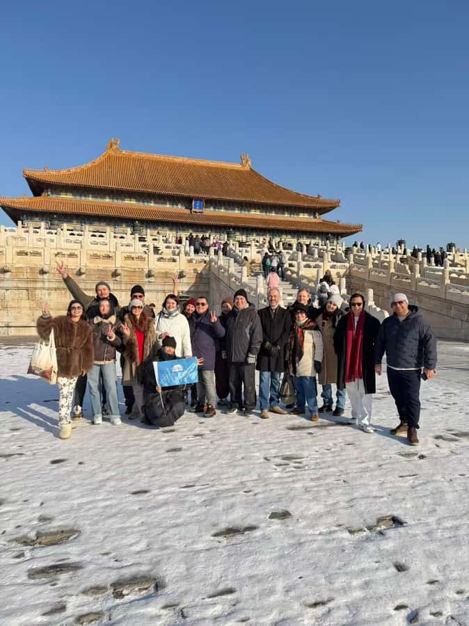 Beijing: Tianmen Square, Forbidden City & Royal Museum Tours - Entering the Forbidden City with a guide