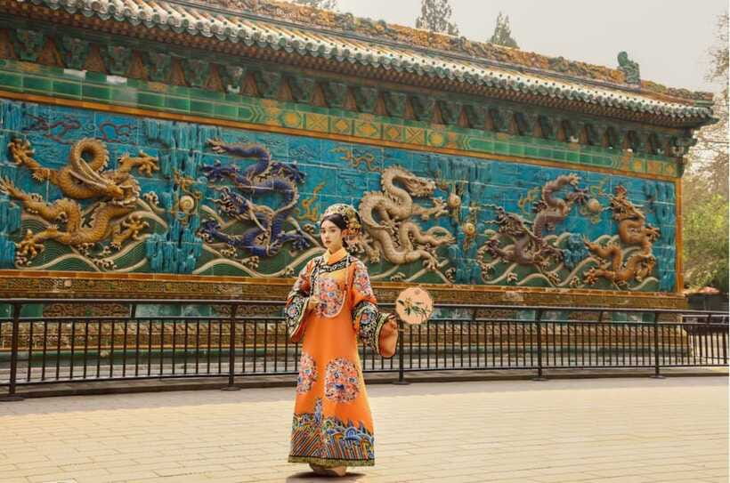 Beijing: Traditional Chinese Costume Makeover & Photo Shoot - The private photography session and scenic locations