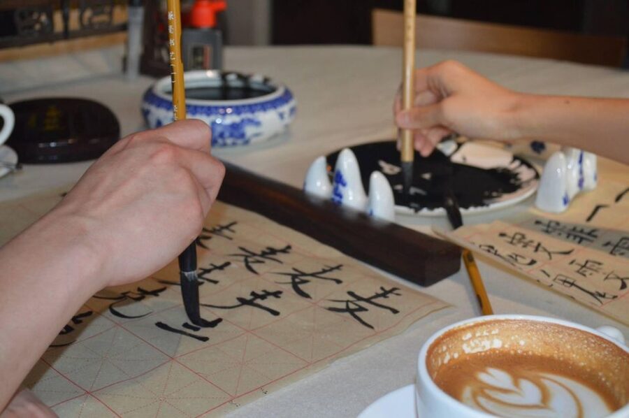 Beijing Wangfujing Calligraphy Class Nearby Forbidden City - The first lesson: posture, brush, and basic strokes