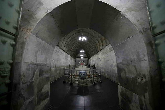Boutique Tour: Juyongguan, Sacred Way and Dingling of Ming Tombs - Going below ground at Dingling