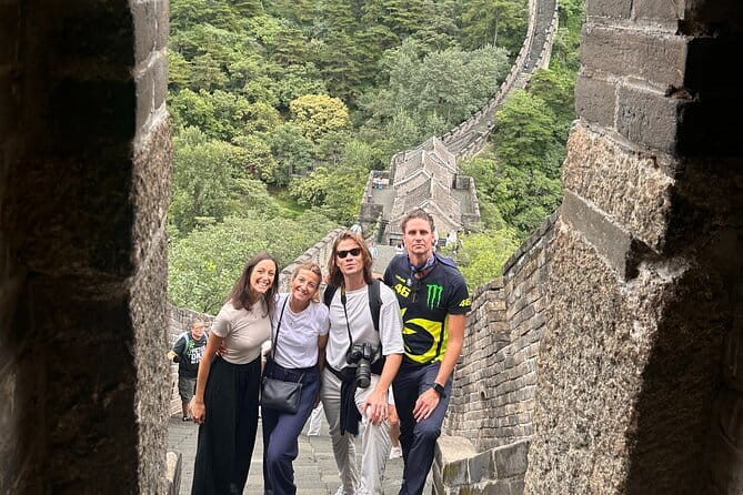BusDa-Full-Day Bus Trips: Mutianyu, Summer & Old Summer Palaces - Who should choose this tour