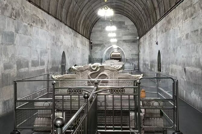 Busda-Mutianyu Great Wall&Dingling Tomb Full-Day Bus/Private Tour - Food, money, and small practical matters