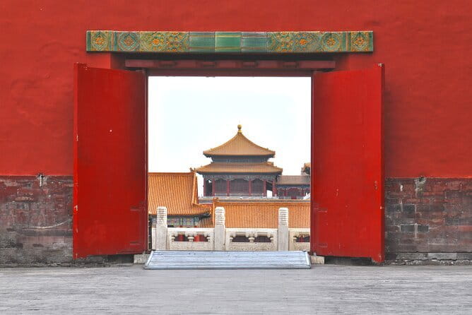 BusDa-Mutianyu Great Wall Sightseeing Full-day Bus Tours - The guide’s role: useful direction rather than constant commentary