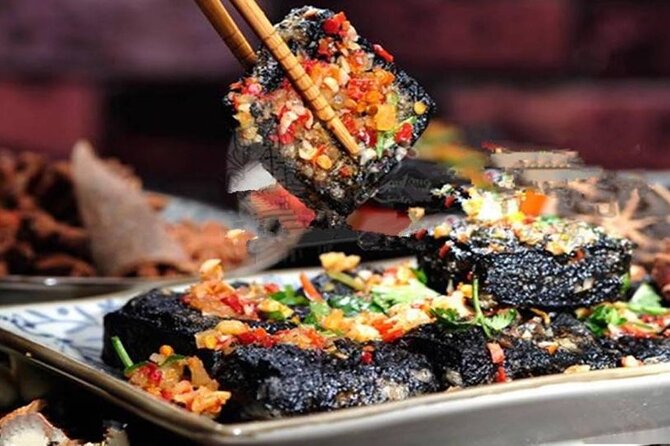 Changsha Walking Food Tour with Private Guide - The market stop and the value of a local guide