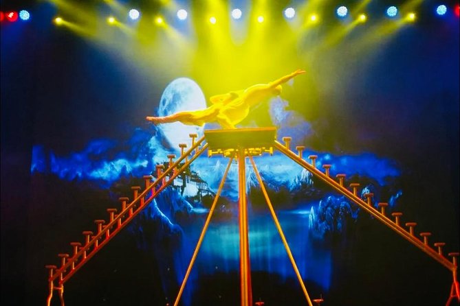 Chaoyang Acrobatics Ticket - At Red Theatre, the stage does most of the talking