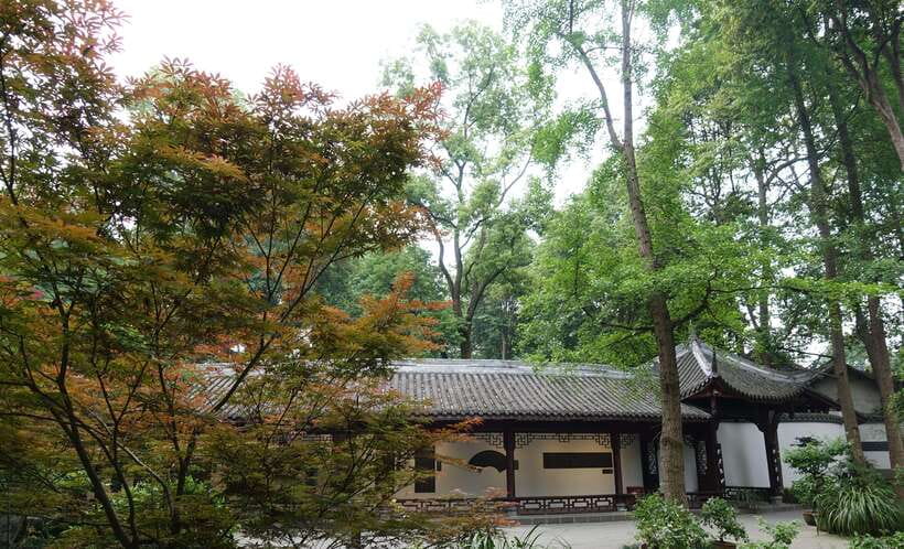 Chengdu: Du Fu Thatched Cottage Museum Ticket for Adult - Following the central axis from gate to shrine
