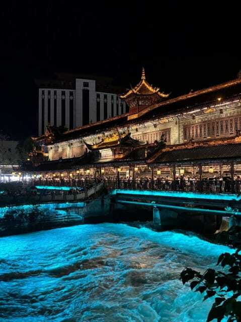 Chengdu: Hidden Wonders Day Tour with Wolong Panda Base - What the private car adds to the day