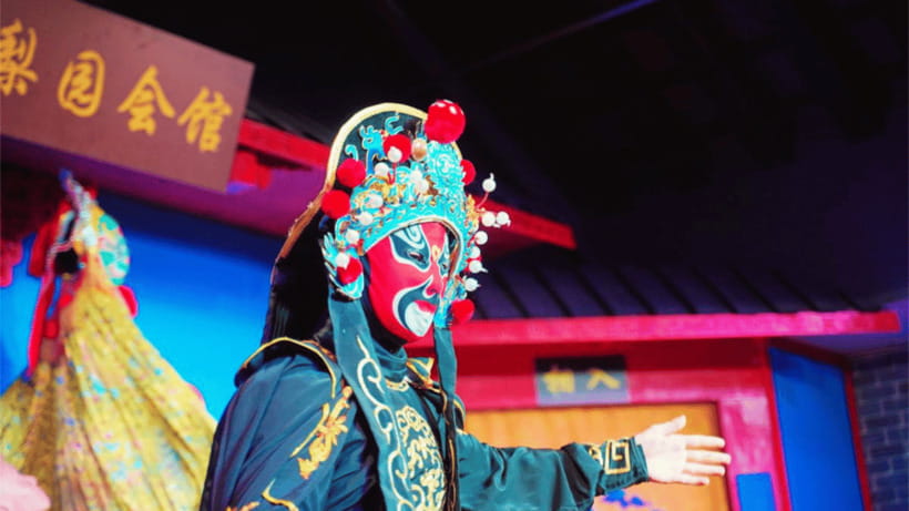 Chengdu: Liyuan Theater Sichuan Opera Face-Changing Show - Who will enjoy this performance most