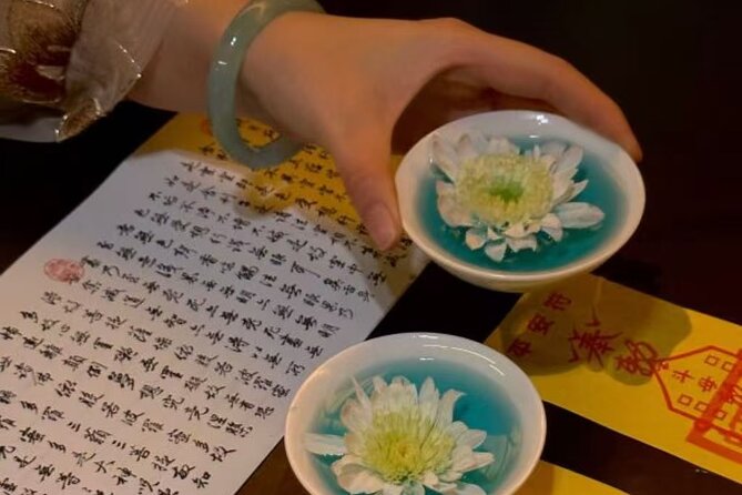 Chengdu Nightlife Experience with a Local: Bars, Clubs & Culture - Meeting in Yulin’s Huoshaoyan Lane