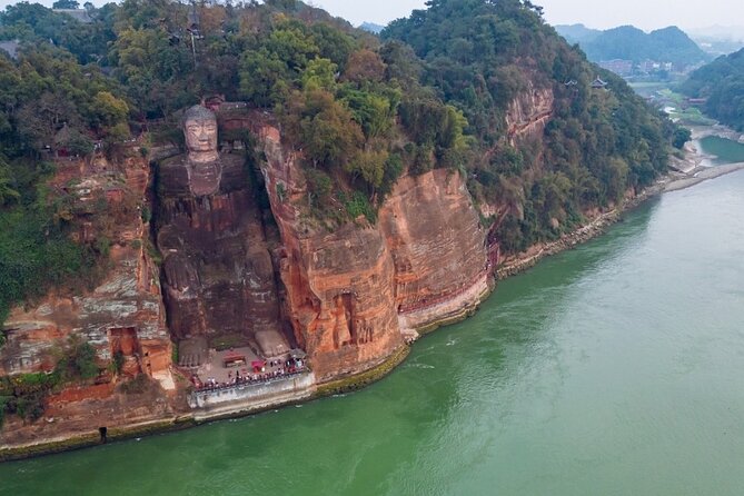 Chengdu Panda & Leshan Giant Buddha Premium Private Day Tour - Facing the 71-meter Leshan Giant Buddha