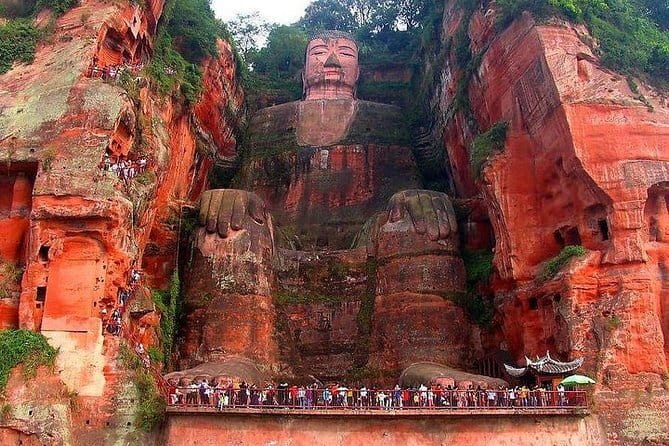 Chengdu Private Day Tour to Emei Mountain with Lunch and Cable Car Ride - Lunch at the Golden Summit