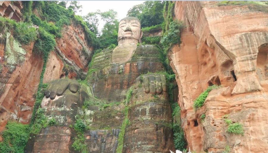 Chengdu Private Tour of Leshan Buddha and Panda Base - Starting early at Chengdu Panda Base