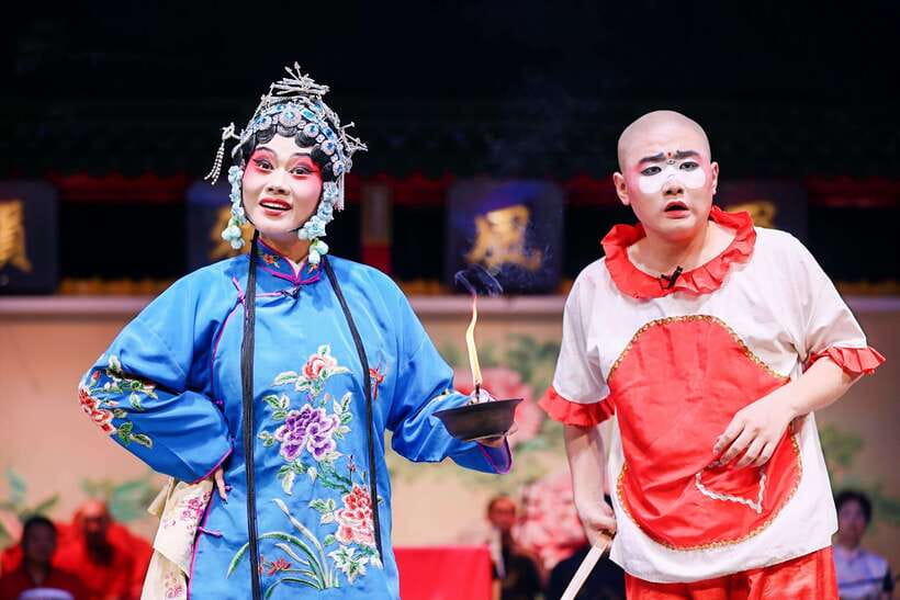 Chengdu: Sichuan Opera Face-Changing and Acrobatics Show - Tea, melon seeds, and the slower side of Chengdu