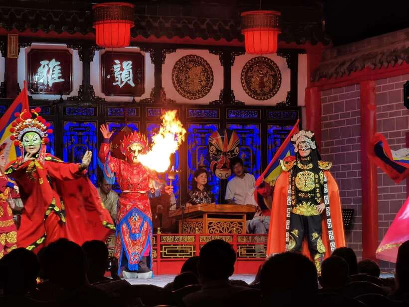 Chengdu: Sichuan Opera Face-Changing and Acrobatics Show - Shufeng Yayun, an old-style opera garden in Chengdu