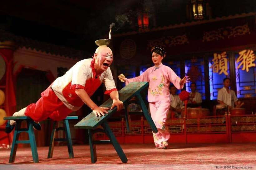 Chengdu: Sichuan Opera Show ShufengYayun & Covered Bowl Tea - Costume try-on versus professional photographs