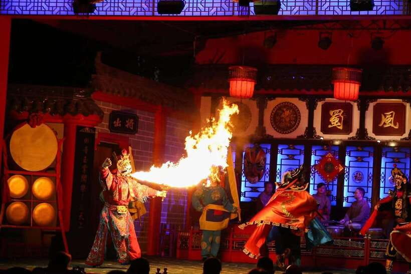 Chengdu: Sichuan Opera Show ShufengYayun & Covered Bowl Tea - From Qingyang Palace to the Old Theater