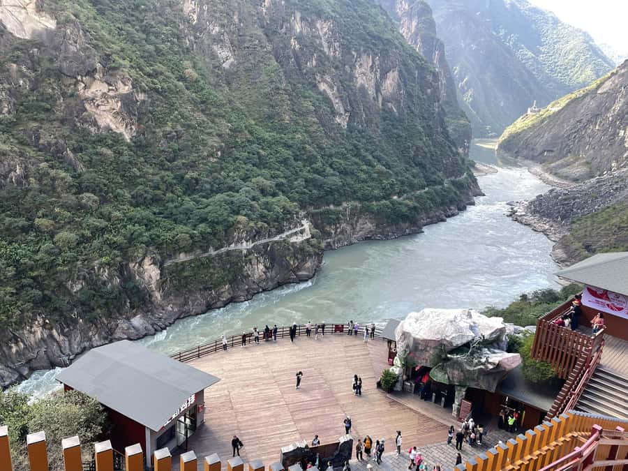 China Shangri-La Tiger Leaping Gorge : A Canyon Adventure - What the timing really means