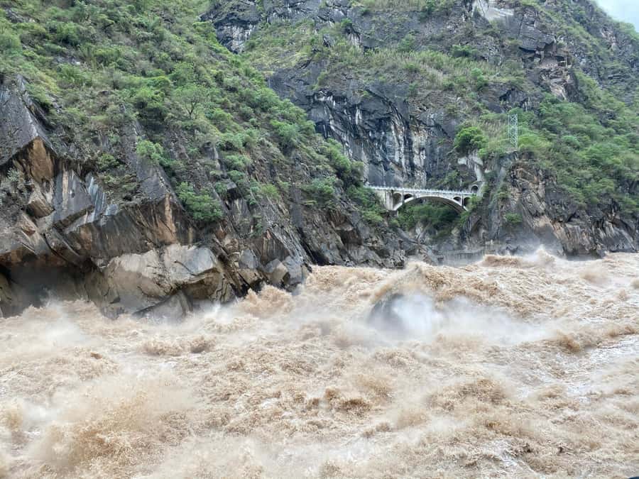 China Shangri-La Tiger Leaping Gorge : A Canyon Adventure - The return ride and driver service