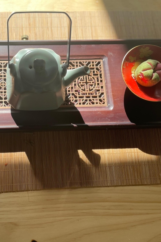 Chinese Tea ceremony in Beijing Hutong courtyard - Planning the hour