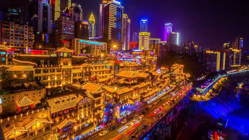 Chongqing: 1-day Essential Guided City Tour without Car - Lunch and the logic of Chongqing hotpot