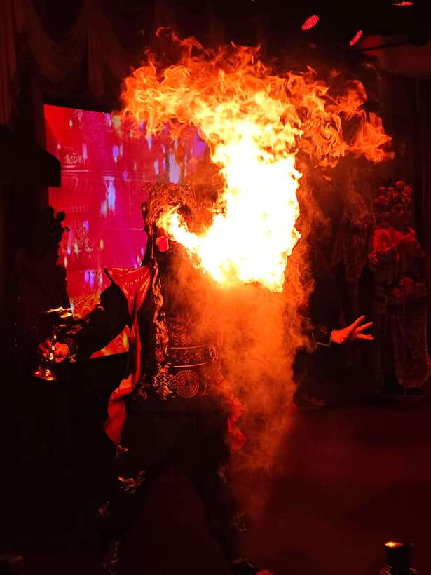 Chongqing 1941 theatre: Tea Art Performance with Folk Art - Sichuan opera, kung fu, and the face-changing moment