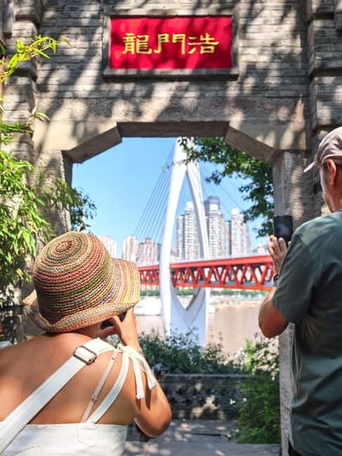 Chongqing: Historical Blocks, Temple, and Mountain Tour - Local snacks after the climb