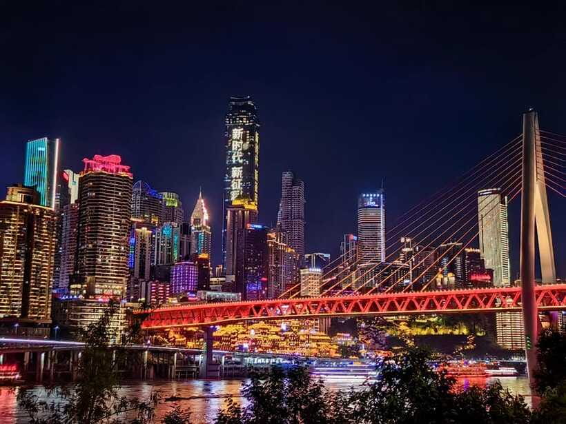 Chongqing Private City Tour: Must-Sees All-in-One - Tongyuan Gate and Shancheng Lane Put the Hills Under Your Feet