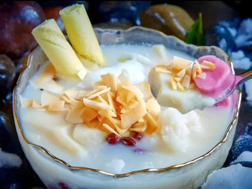 Chongqing: Private Food Tour and Magical Night Views - Modern tea shops and Chongqing’s newer taste
