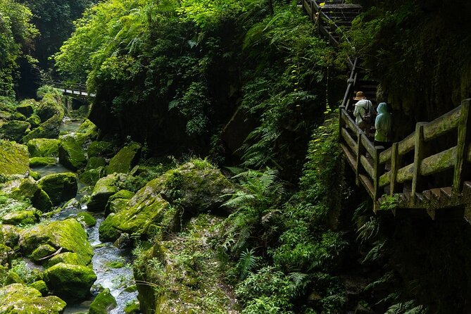 Chongqing Wulong: All inclusive luxury private trip to 2 spots - Jessie, Song, and the value of a private guide