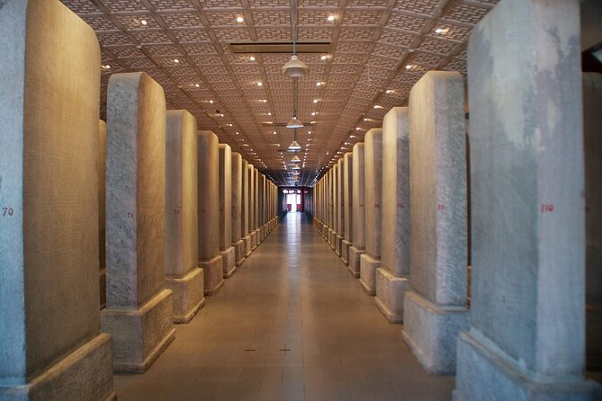 Confucius Temple and Imperial College Entrance Ticket - Entering through the Temple of Confucius