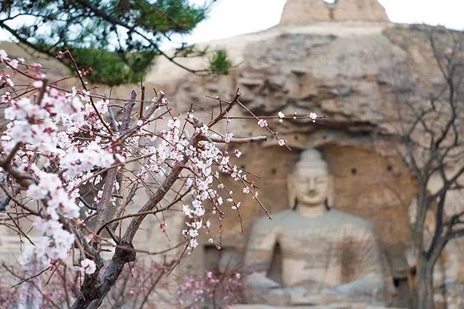 Datong Classic Day Tour - The Hengshan Hanging Temple, built into the cliff