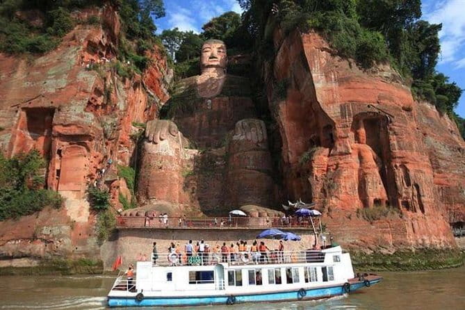 Day tour Chengdu Panda Base Leshan Giant Buddha with local Lunch - Who should book this Chengdu day trip