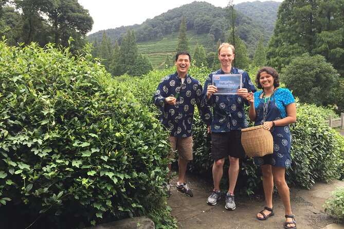 Day Tour to Discover the Secrets of Hangzhou's Tea Culture - West Lake gives the day a proper start