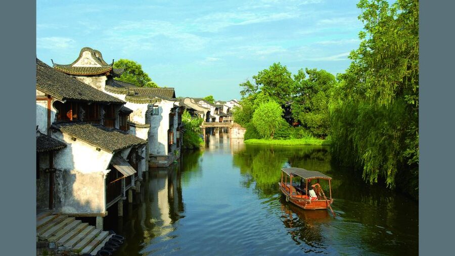 Delve into Wuzhen Water Town: Private Tour from Shanghai - Guide quality and the private-group advantage