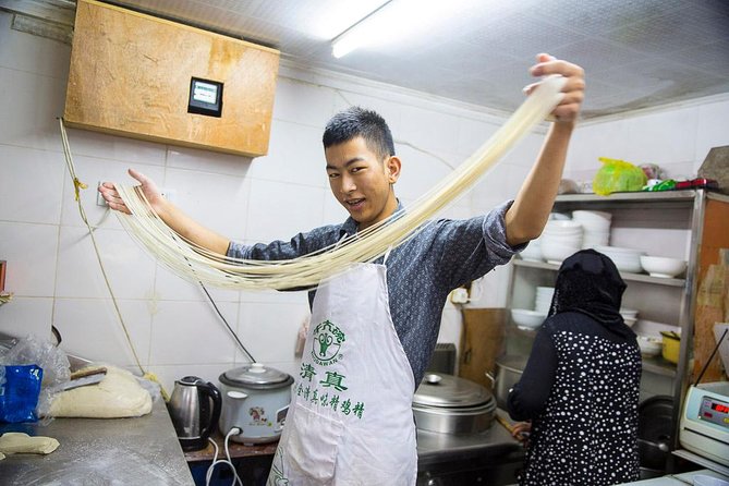 Eat Like a Local: Street Breakfast Tour in Shanghai - Meeting the group at Xiangyang Park