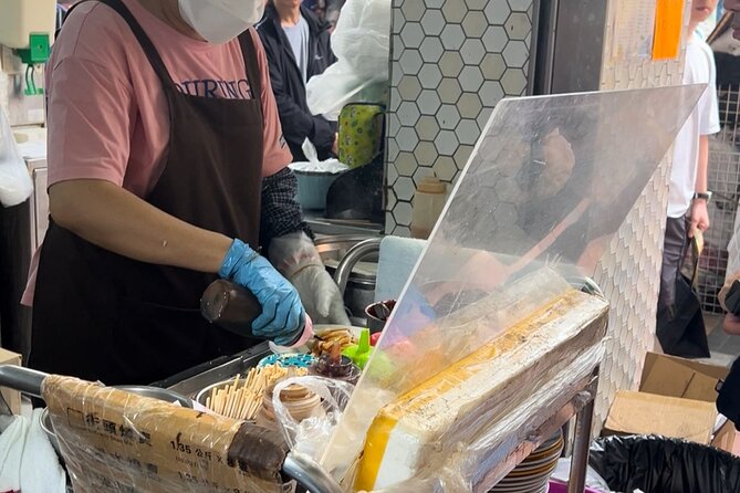 Explore Hong Kong: Sham Shui Po - Every Bit Local! - Tim Ho Wan brings the Cantonese finish