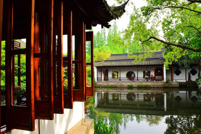Flexible Hangzhou Private Day Tour with Lunch - A guide and car that keep the day personal