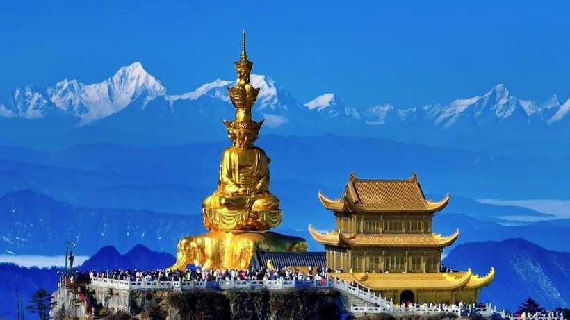 From Chengdu: Mount Emei Day Trip with Golden Summit Visit - Lunch at the top, with a practical warning