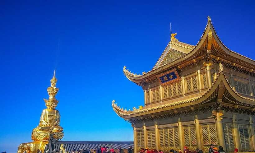 From Chengdu: Mount Emei Day Trip with Golden Summit Visit - Baoguo Temple if the schedule allows