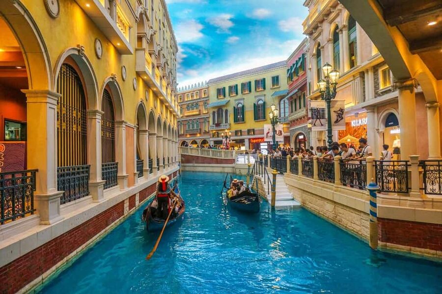 From Hong Kong: Macau Day Tour with R/T Ferry, Lunch, Pickup - Why Macau works as a long day from Hong Kong