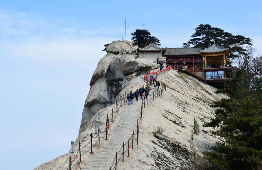 From Xi'an: Mt. Huashan Private Tour and Cable Car Ride - Getting onto Huashan by shuttle bus and cable car