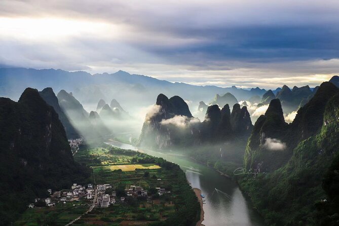 Full-Day Guilin Li-River Cruise and Yangshuo Xianggong hill Private Day Tour - Mural Hill, Xingping, and the famous river bends